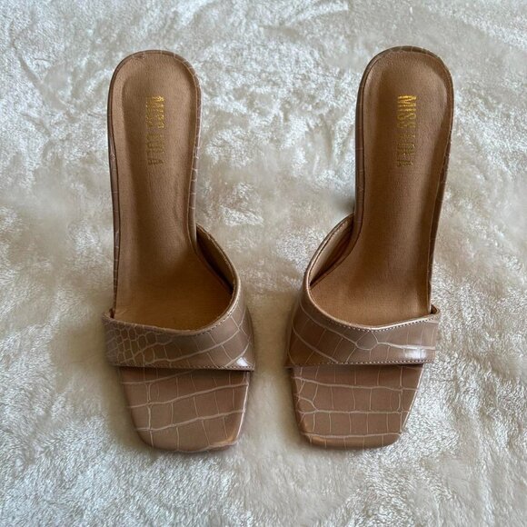 Women's Tan and Cream Sandals - Picture 1 of 3